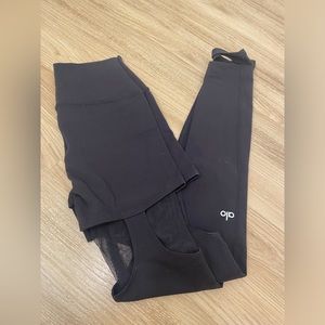 Alo yoga black leggings stirrup mesh size S small